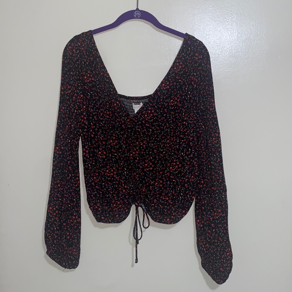 H&M Black Floral ruched front crop top